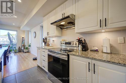 97 Cornell Centre Boulevard, Markham, ON - Indoor Photo Showing Kitchen