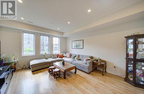 97 Cornell Centre Boulevard, Markham, ON - Indoor Photo Showing Living Room