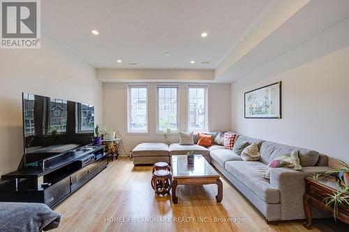 97 Cornell Centre Boulevard, Markham, ON - Indoor Photo Showing Living Room