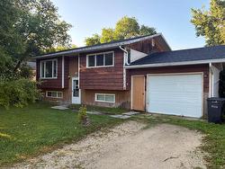 82 1st Street Niverville, MB R0E 1E0