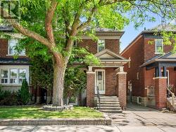 511 DONLANDS AVENUE  Toronto, ON M4J 3S4