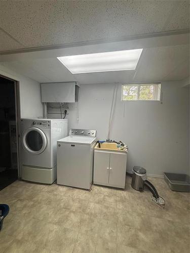 302 Murray Avenue, Glenboro, MB - Indoor Photo Showing Laundry Room