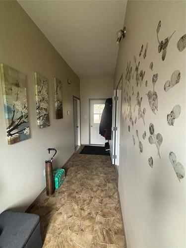 302 Murray Avenue, Glenboro, MB - Indoor Photo Showing Other Room