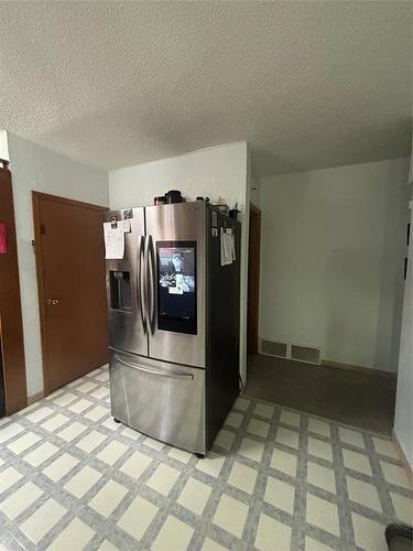 302 Murray Avenue, Glenboro, MB - Indoor