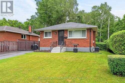 898 CHARLESWOOD AVENUE  Ottawa, ON K1K 0W3