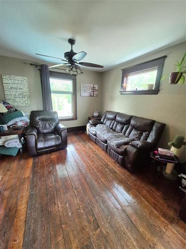 91157 97N Road, Minnedosa, MB - Indoor Photo Showing Living Room