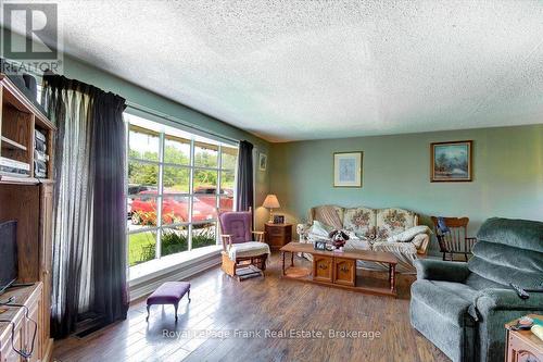19 County Rd 2, Otonabee-South Monaghan, ON - Indoor Photo Showing Living Room