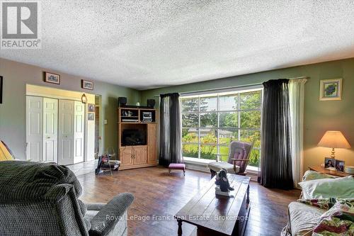 19 County Rd 2, Otonabee-South Monaghan, ON - Indoor Photo Showing Living Room