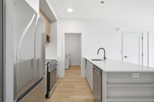 Kitchen - 310-200 Av. Louis-Lévesque, Otterburn Park, QC - Indoor Photo Showing Kitchen With Upgraded Kitchen