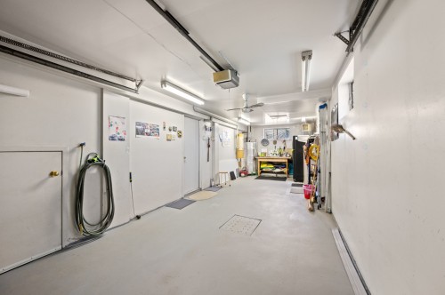 Garage - 680 Rue Sarto, Laval (Fabreville), QC - Indoor Photo Showing Garage