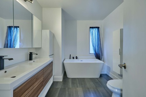 Bathroom - 9 Rue De Joutel, Blainville, QC - Indoor Photo Showing Bathroom