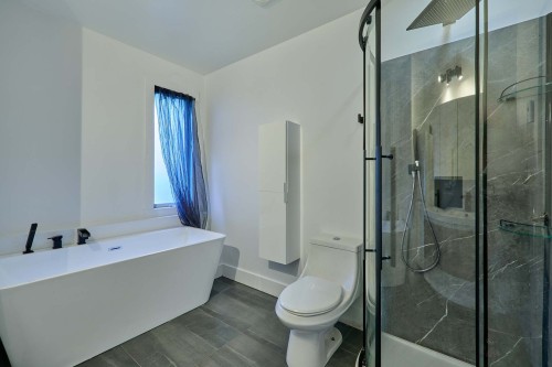 Bathroom - 9 Rue De Joutel, Blainville, QC - Indoor Photo Showing Bathroom