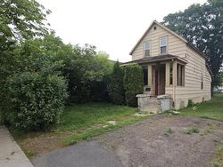 161 Amelia Street E  Thunder Bay, ON P7E 3Z5