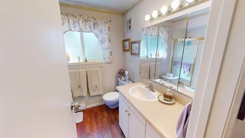 6312 Balsam Road, Wasa, BC - Indoor Photo Showing Bathroom
