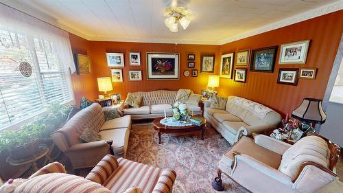 6312 Balsam Road, Wasa, BC - Indoor Photo Showing Living Room