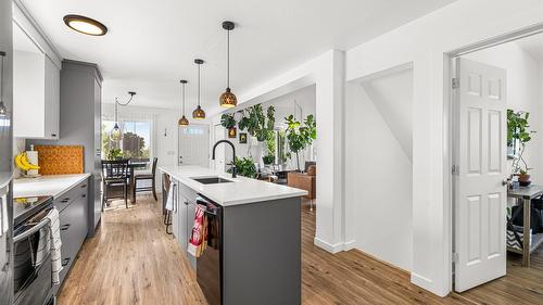 2113 14Th  S Street, Cranbrook, BC - Indoor Photo Showing Kitchen With Upgraded Kitchen