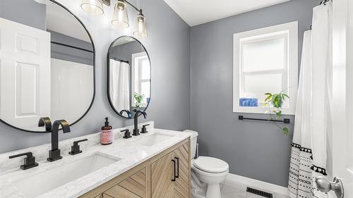 2113 14Th  S Street, Cranbrook, BC - Indoor Photo Showing Bathroom