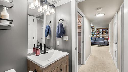 2113 14Th  S Street, Cranbrook, BC - Indoor Photo Showing Bathroom