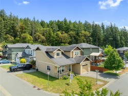 951 Kinglet Pl Langford, BC V9C 0B4