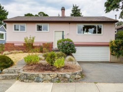 3871 Carey Rd Saanich, BC V8Z 4C8