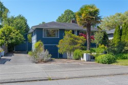 2047 Neil St Oak Bay, BC V8R 3E1