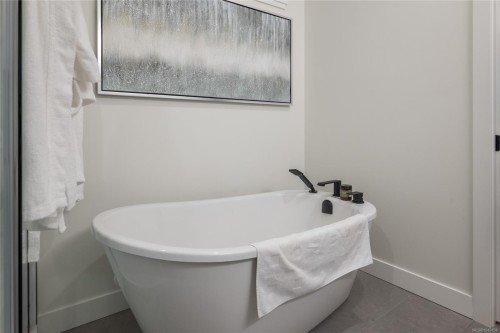 940 Craig Rd, Ladysmith, BC 