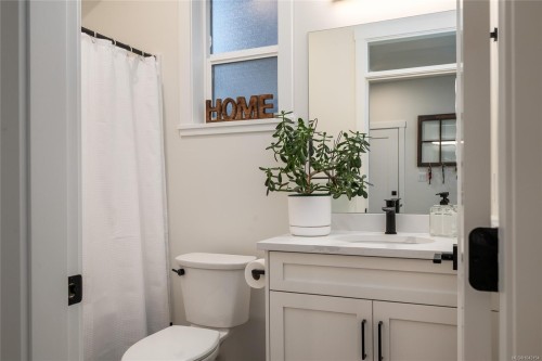 940 Craig Rd, Ladysmith, BC 