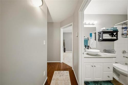 107 Paul Martin Dr, Winnipeg, MB - Indoor Photo Showing Bathroom