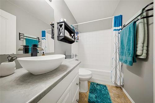 107 Paul Martin Dr, Winnipeg, MB - Indoor Photo Showing Bathroom