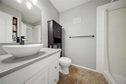 107 Paul Martin Dr, Winnipeg, MB - Indoor Photo Showing Bathroom