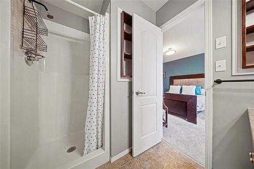 107 Paul Martin Dr, Winnipeg, MB - Indoor Photo Showing Other Room