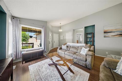 107 Paul Martin Dr, Winnipeg, MB - Indoor Photo Showing Living Room