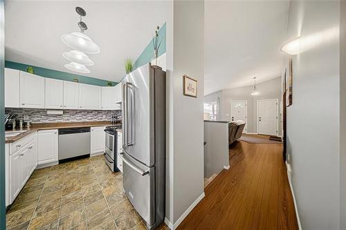 107 Paul Martin Dr, Winnipeg, MB - Indoor Photo Showing Kitchen With Stainless Steel Kitchen