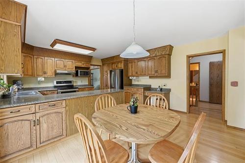 11 Bursill Rd, Winnipeg, MB - Indoor