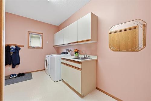 11 Bursill Rd, Winnipeg, MB - Indoor Photo Showing Laundry Room