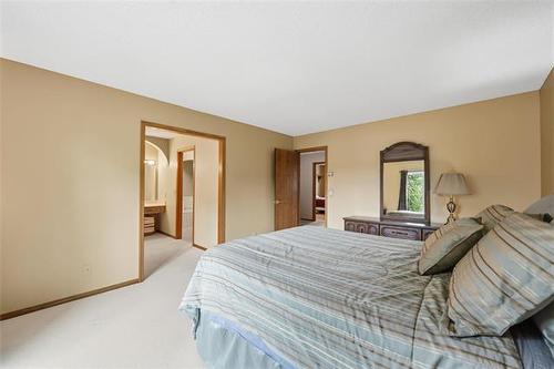 11 Bursill Rd, Winnipeg, MB - Indoor Photo Showing Bedroom