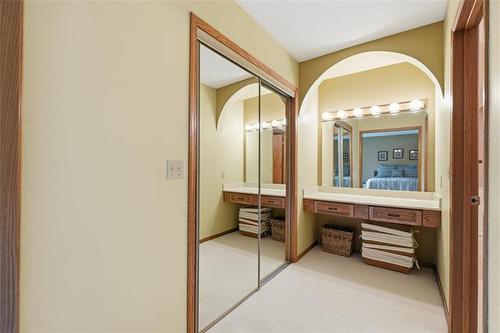 11 Bursill Rd, Winnipeg, MB - Indoor