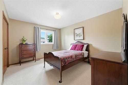 11 Bursill Rd, Winnipeg, MB - Indoor Photo Showing Bedroom