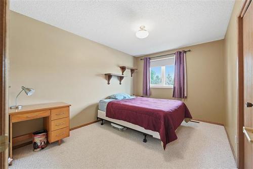 11 Bursill Rd, Winnipeg, MB - Indoor Photo Showing Bedroom