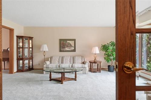 11 Bursill Rd, Winnipeg, MB - Indoor