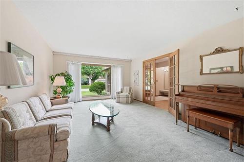 11 Bursill Rd, Winnipeg, MB - Indoor Photo Showing Living Room