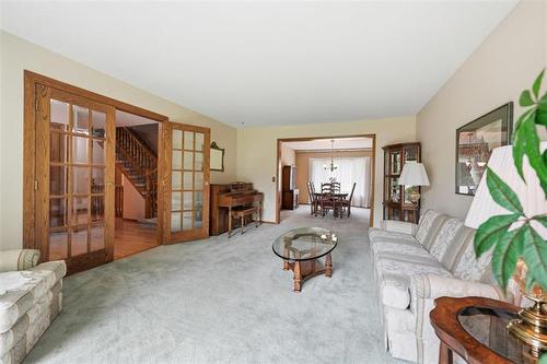 11 Bursill Rd, Winnipeg, MB - Indoor Photo Showing Living Room