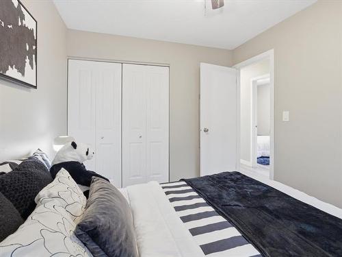 100 Ashworth St, Winnipeg, MB - Indoor Photo Showing Bedroom