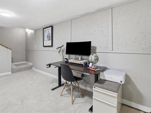 100 Ashworth St, Winnipeg, MB - Indoor Photo Showing Office