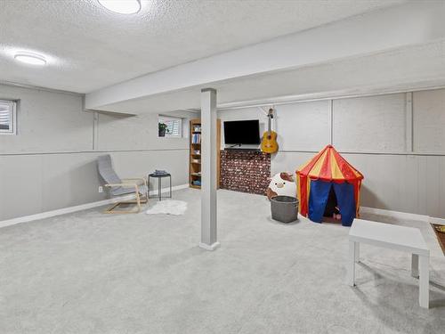100 Ashworth St, Winnipeg, MB - Indoor