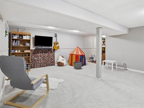 100 Ashworth St, Winnipeg, MB - Indoor