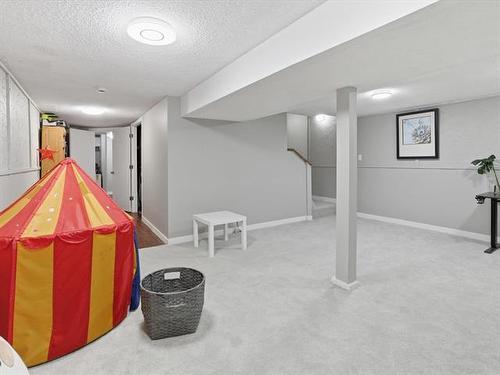 100 Ashworth St, Winnipeg, MB - Indoor