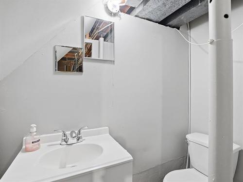 100 Ashworth St, Winnipeg, MB - Indoor Photo Showing Bathroom