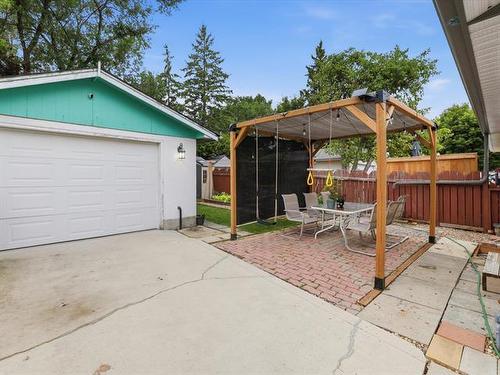 100 Ashworth St, Winnipeg, MB - Outdoor With Exterior