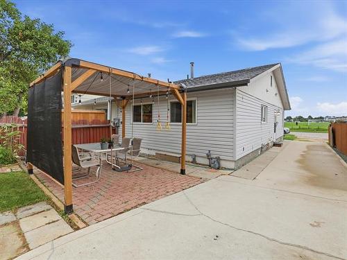 100 Ashworth St, Winnipeg, MB - Outdoor With Exterior